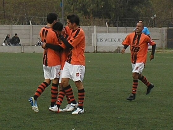 Cristian Godoy festeja su gol. Fue el tercero de Adiur, y el sexto suyo en el torneo.