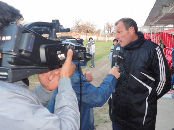 Daniel Moscetta, el DT del Seleccionado campeón, fue entrevistado por la televisión local.