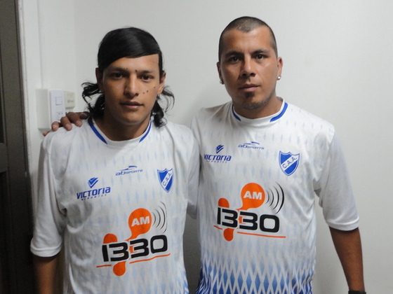 De izquierda a derecha: Germán Ortiz y Lucas Sayago. Vitales en el plantel de Argentino.