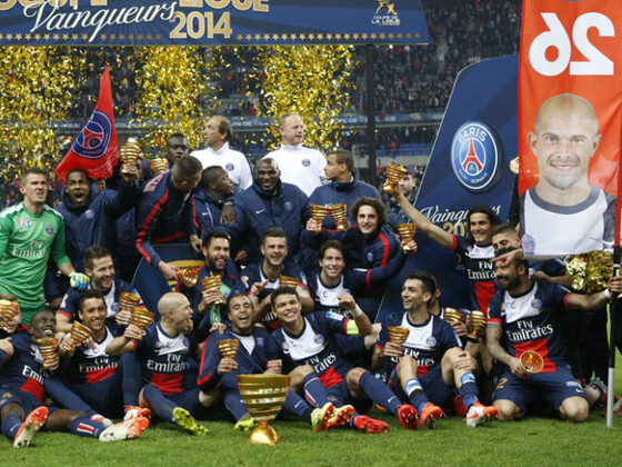 El Pocho, arrodillado a la derecha de la foto, festejó junto a Cavani e Ibrahimovich entre otros.
