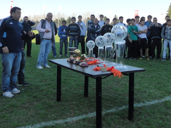 Los trofeos que entrega la Federación Santafesina de Fútbol son de muy buena calidad.