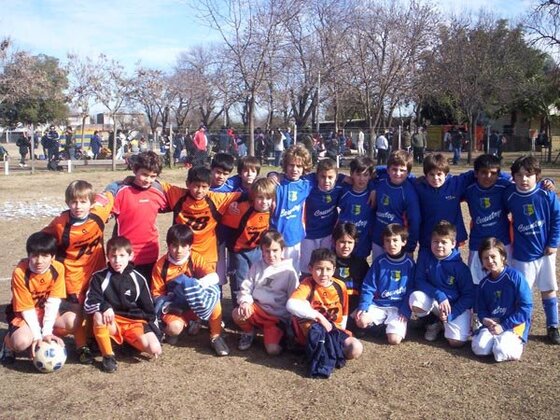 Los chicos de Adiur y Sarmiento fueron justos finalistas de la 2002. Ambos hicieron un gran torneo.