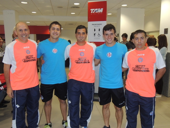 DTs y árbitros. Diego Scoppa, Silvio García, Gonzalo Magurno, Maximiliano Macheroni y Diego Pascucci.