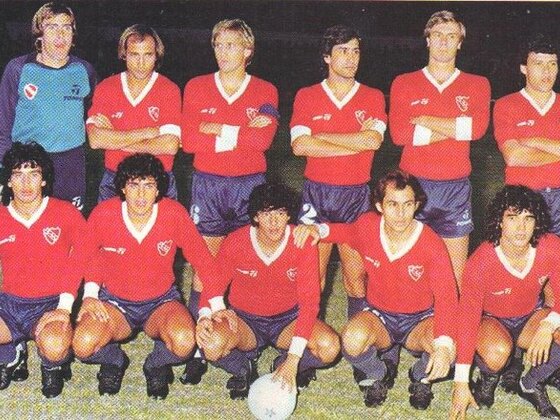 En el rojo vivió una época dorada. Ganó el Metro 83, la Libertadores 84, y la Intercontinental de ese año.