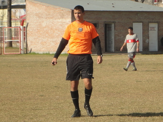 Lucas Cavallero, del Sadra Rosario, es uno de los árbitros que más dirigió en el Molinas.