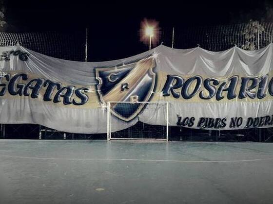 El telón que acompaña a Rega. Las fotos son gentileza de Futsal Regatas Rosario en Facebook.