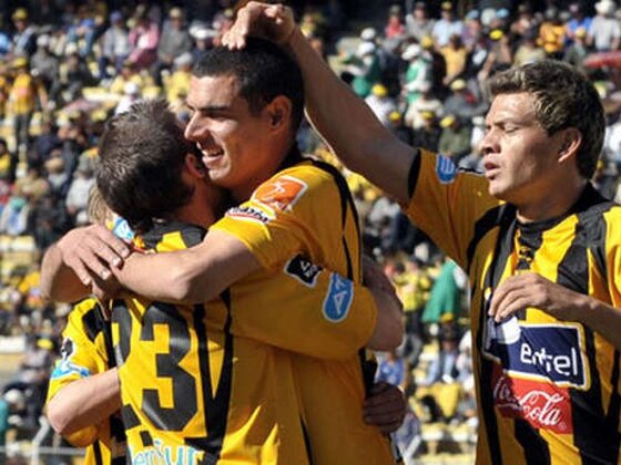 Uno de los 42 goles que el exsalaíto Pablo Vázquez metió en el atigrado equipo de Bolivia: The Strongest.