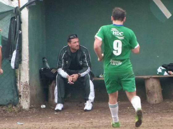Gustavo Zárate, entrenador de Social Lux. Mercadito viene de dos empates. Foto: Javier Sosa.