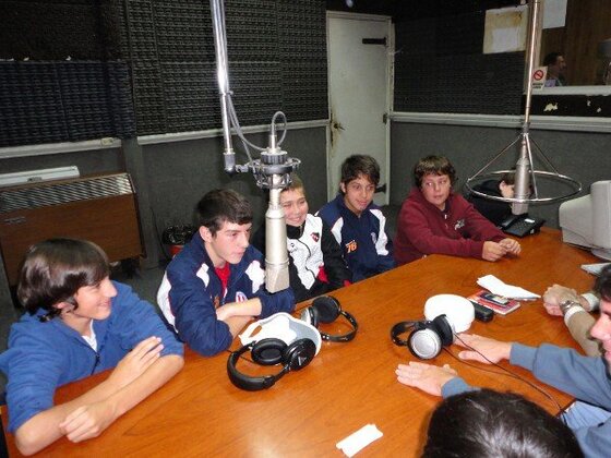 De izquierda a derecha: Abramo, Devechi, Moretti, Ramírez y Marinich. Los chicos dijeron aún sentirse en USA.