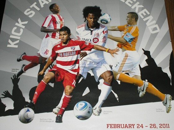 El afiche de la última edición del "Pro Soccer Classic", que le entregaron a las autoridades de la ARF.
