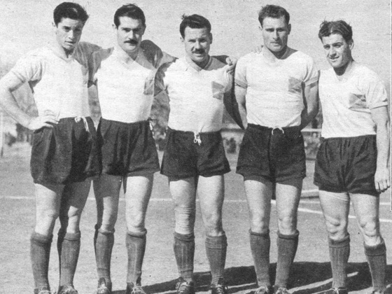 El quinteto de ataque salaíto en 1945. Negro, Trinchieri, Casagrande, Cóllere y López.