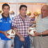 Por Villa Gobernador Gálvez recibieron Sergio Argüello, jugador, y Raúl Dariozzi, Presidente.