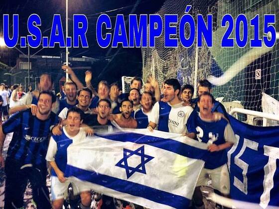 El equipo Sionista en el festejo por la conquista del Clausura 2015. Sueñan con el Nacional.