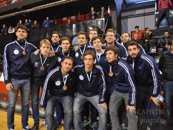 USAR recibió las medallas por el tercer puesto. El equipo de Pichincha hizo un gran torneo.