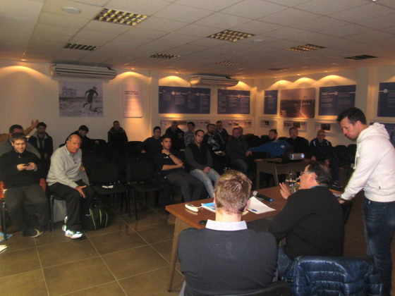 Directivos, técnicos y coordinadores del futsal local, debatieron temas varios con Giustozzi.