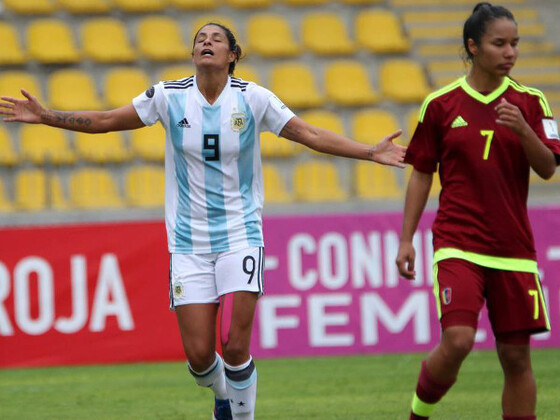 Soledad Jaimes celebra su gol ante Venezuela, era el 1-0 para las nuestras. La delantera lleva convertidos cuatro en la Copa y es la máxima artillera de Argentina.