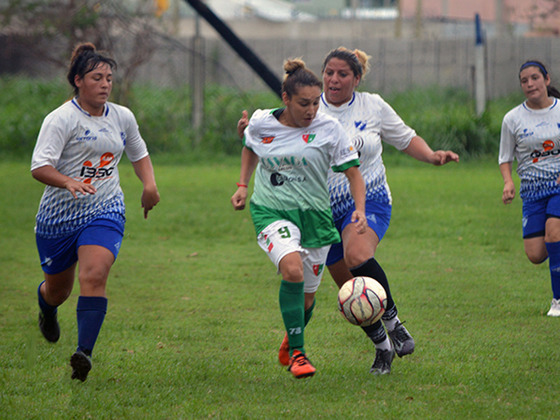 Con dos goles de Marlene Delgado, que ya lleva 4 en el torneo, ganaron las chicas rojiverdes. Foto: Conclusion.com.ar.