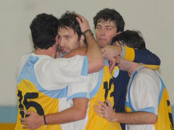 El equipo de Arroyito superó con justicia a Horizonte en el partido pendiente y se alzó con el título.