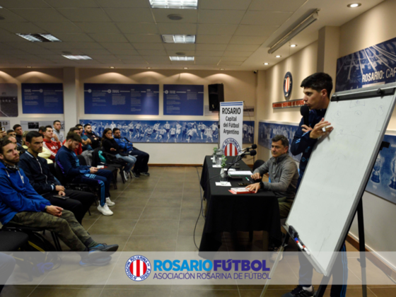 El entrenador de la Selección Argentina de futsal masculino se tomó más de dos horas en compartir sus conocimientos para los clubes de la liga.