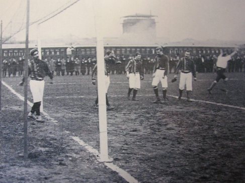 Final de la Copa de Competencia 1904. Atlético del Rosario fue campeón venciendo 3 a 2 a Peñarol de Montevideo.
