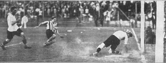 1924. Gol de Rosario a Buenos Aires. Esa tarde ganaron los porteños 4 a 1.