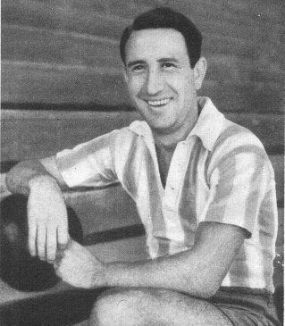 Enrique "chueco" García con la casaca de Racing. Surgió de Rosario Central y llegó a ser nombrado "el mejor wing del país".