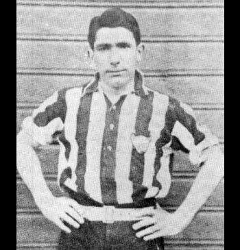 Mariano Reyna, jugador de Alumni de Buenos Aires, que luego donaría la Copa para los cruces entre Porteños y Rosarinos.