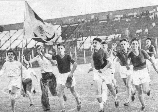 Central Córdoba festejando el "Torneo del Litoral" de 1939. Venció a Unión de Santa Fe en la final.
