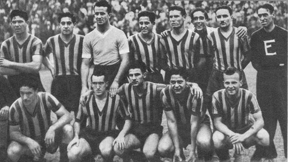 Arriba: Pedro Perucca, Ríos, Martínez, Heredia, Fogel y Dezorzi. Abajo: Casalini, Izaga, Rubén Bravo, W. Aguirre y Vidal.
