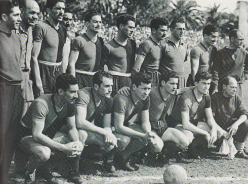 Una formación rojinegra de 1951.