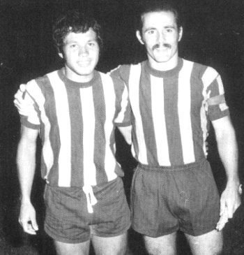 Ramón Bóveda, wing derecho formoseño, y Jorge Carrascosa, marcador de punta izquierda. Compañeros en 1972.