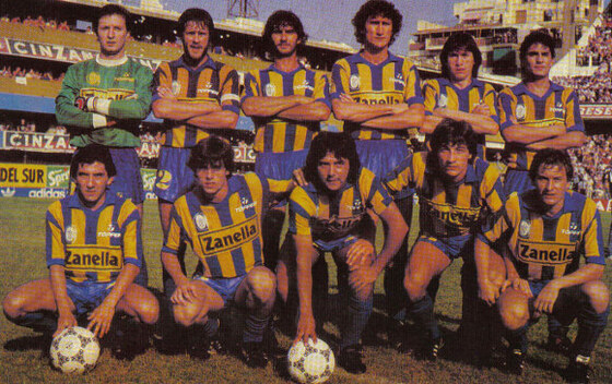 El campeón 87 en la Bombonera. Lanari, Balbis, Forletta, Bauza, Pedernera y Díaz. Escudero, Galloni, Palma, Lanzidei y Gasparini.