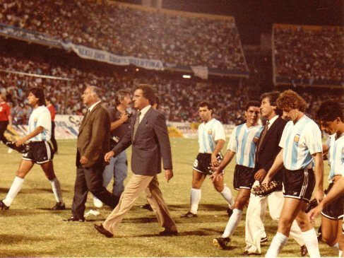 Debut de la Selección de Basile en Rosario. Fue en el Gigante, 2 a 0 a Hungría en 1991.