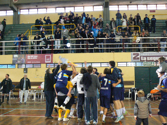 Tras el triunfo se desató la alegría de los jugadores