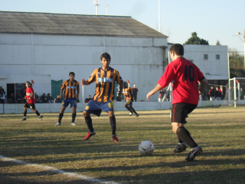 Partido duro y trabado disputaron Unión y Rosario Central en ñ