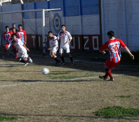 Tiro Suizo sigue buscando meterse en la pelea