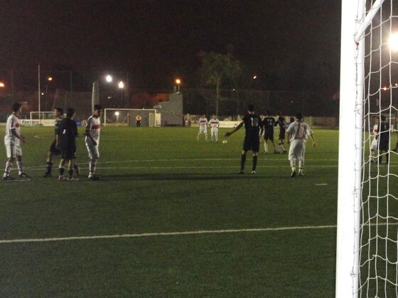 Pese a las intensas lluvias, la cancha de Adiur se mostr&oacute; impecable.