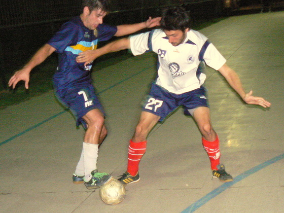 Con mucho juego trabado Jockey erró en jugadas claves y lo pagó caro