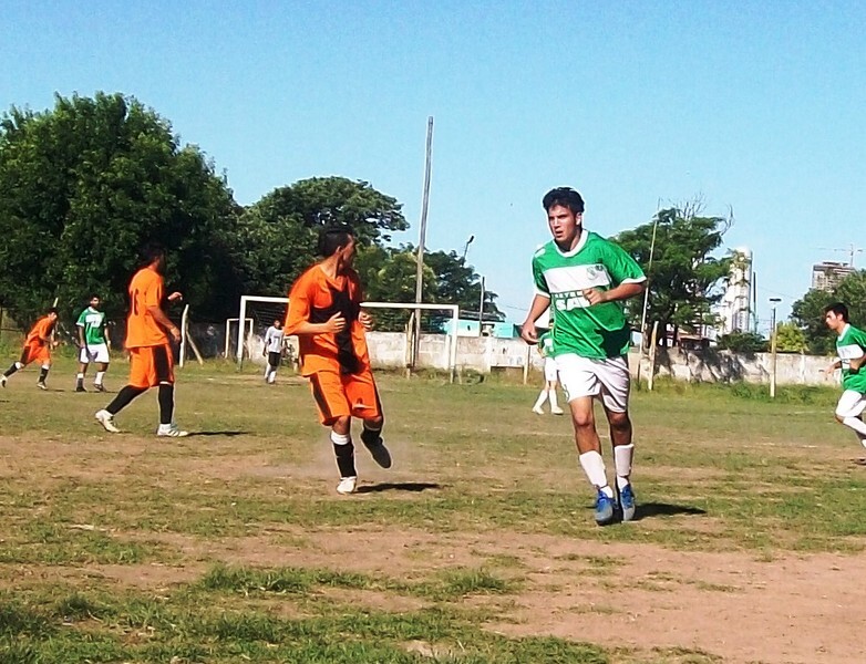 Una postal de la tarde en la cancha de Mercadito