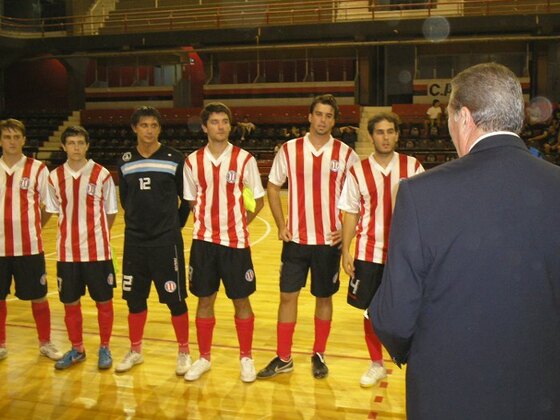 A los jugadores rosarinos, Mario Giammaría les adelantó que está realizando gestiones para jugar en nuestra ciudad la Copa Libertadores de Futsal.