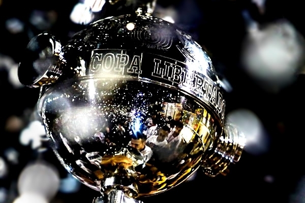 La Copa se mira y ¿se toca? La gente de Newell's sueña con obtenerla.
