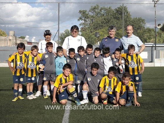 Los equipos de Tiro Federal y Rosario Central Cat 2005 que disputaron el partido por el 3er puesto