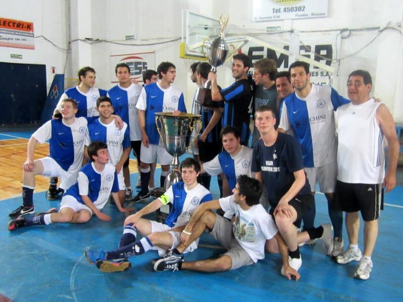 El plantel de USAR, campeón en un torneo jugado en Misiones, debuta hoy ante Echesortu. Foto: Darío Leviton.