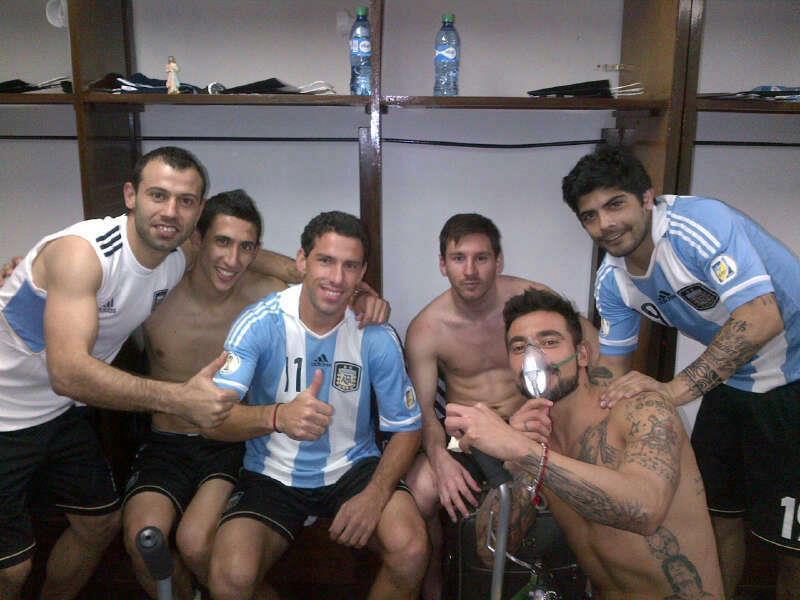 Masche, fideo, la fiera, la pulga, el pocho y Ever. Todos salidos de la Rosarina.