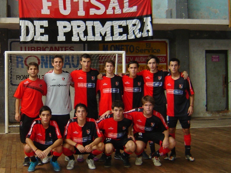 La Cuarta División de Newell's ganó contundentemente el clásico, por 5 goles a 2.