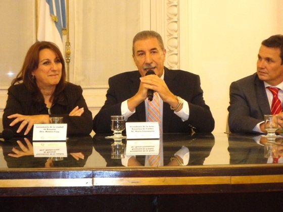 Mario Giammar&iacute;a y M&oacute;nica Fein fueron los oradores principales de la Conferencia de Prensa