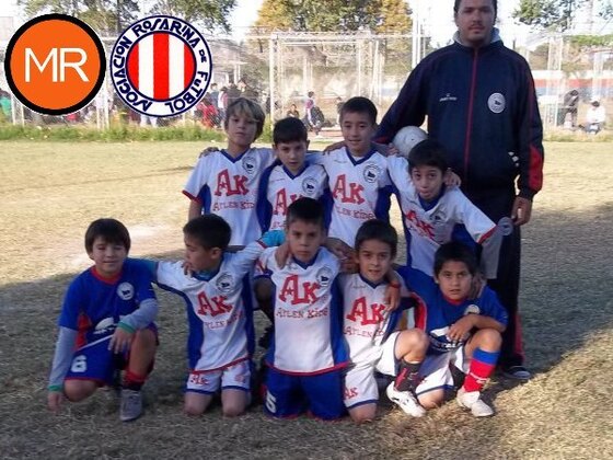 La 2004 charrúa... los Demonios de Tablada. Central Córdoba deberá jugar ante Oriental.