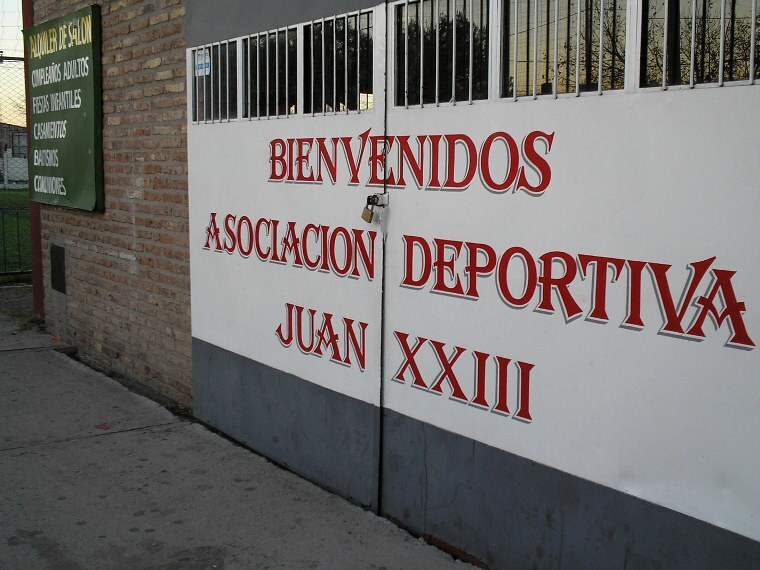 El club está muy mejorado en cuanto a pintura, y al aspecto de sus instalaciones.