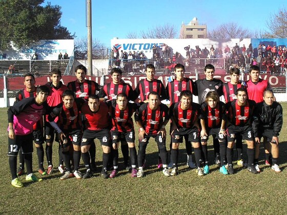 La foto que quedar&aacute; en la historia del club. El plantel de Uni&oacute;n que gan&oacute; el Ivancich 2012/13.