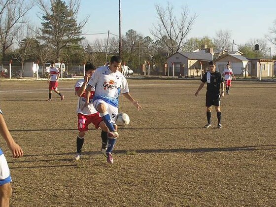 Mauri Benavidez marcado por Casim. Argentino cosechó una trabajosa victoria en Funes.